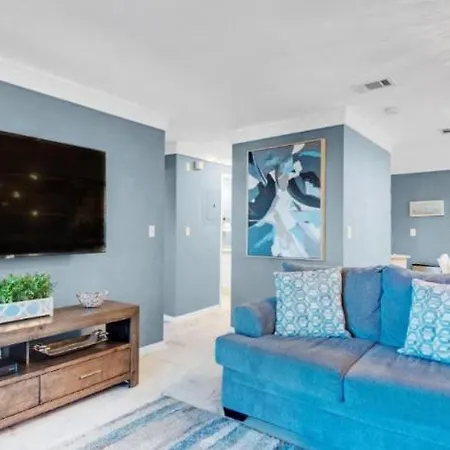 Poolside Villas 104 Near Beach Sleeps 5